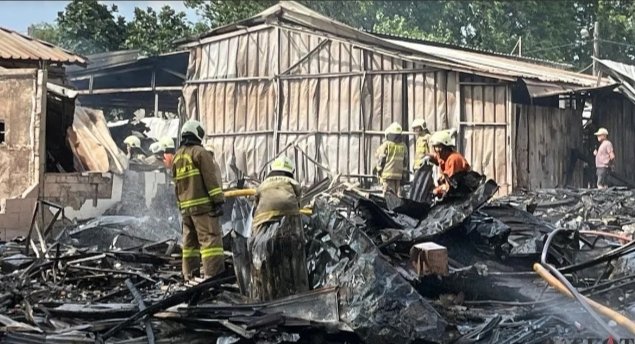 Gegara Ditinggal Saat Memasak, 10 Warung Hangus Terbakar di Kalideres (Foto.Ist)